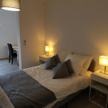 فيلة De Standing *