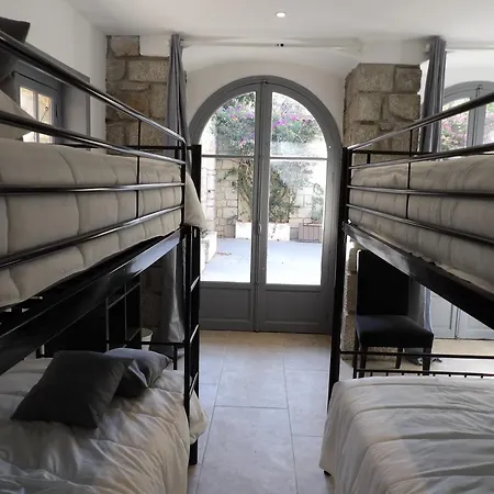 فيلة De Standing