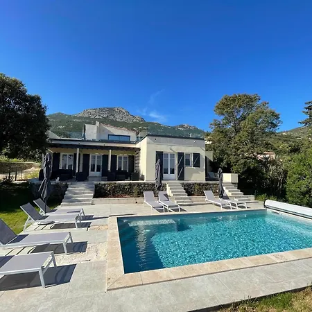 De Standing Villa